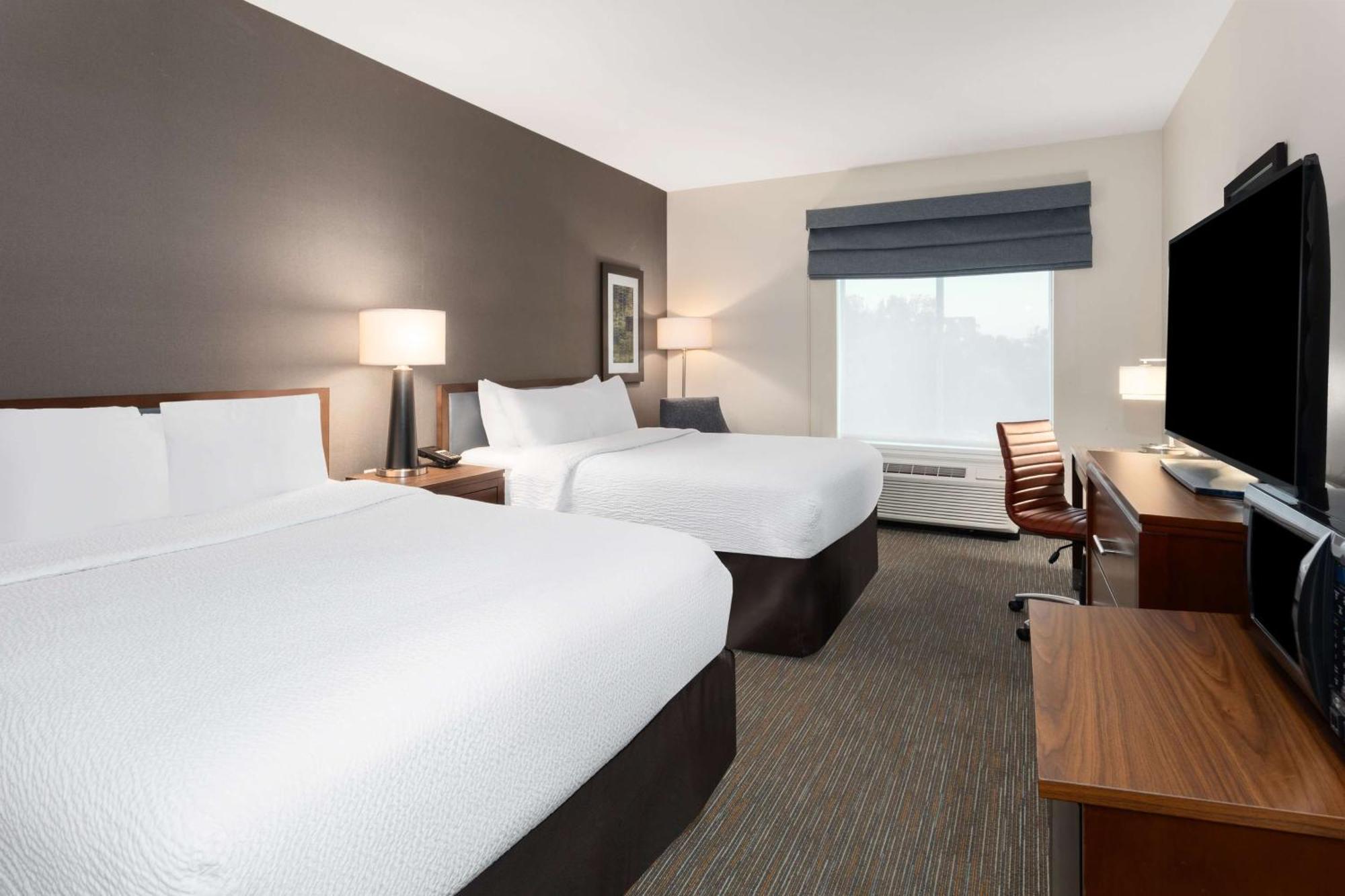 Hampton Inn By Hilton Nashville Airport Century Place Bagian luar foto