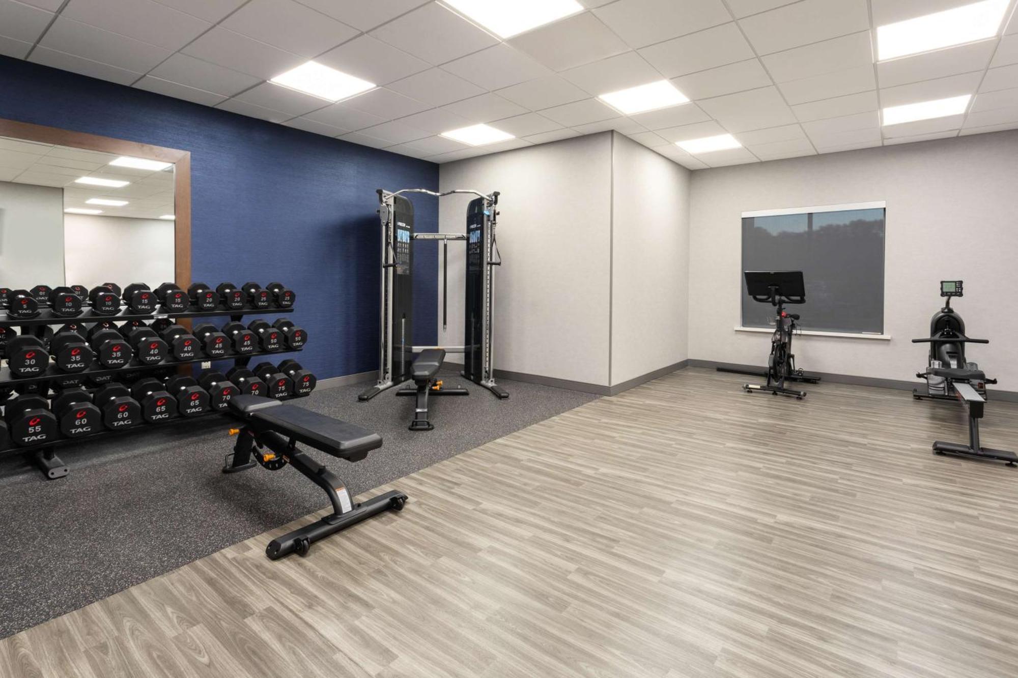 Hampton Inn By Hilton Nashville Airport Century Place Bagian luar foto