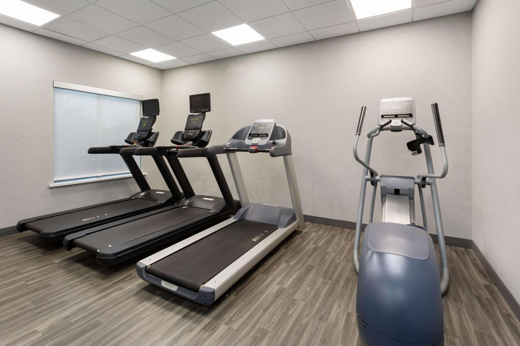 Hampton Inn By Hilton Nashville Airport Century Place Bagian luar foto