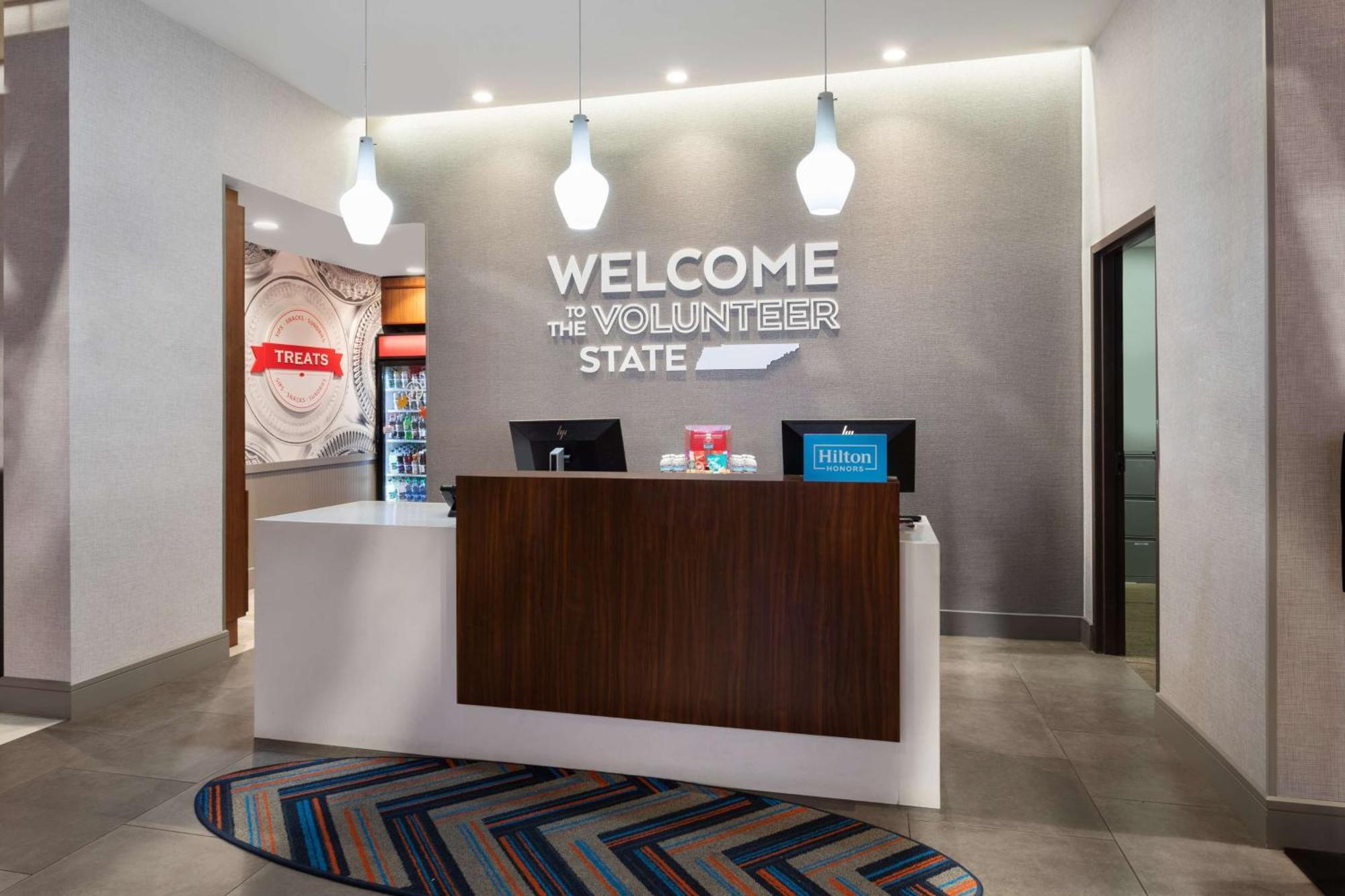 Hampton Inn By Hilton Nashville Airport Century Place Bagian luar foto