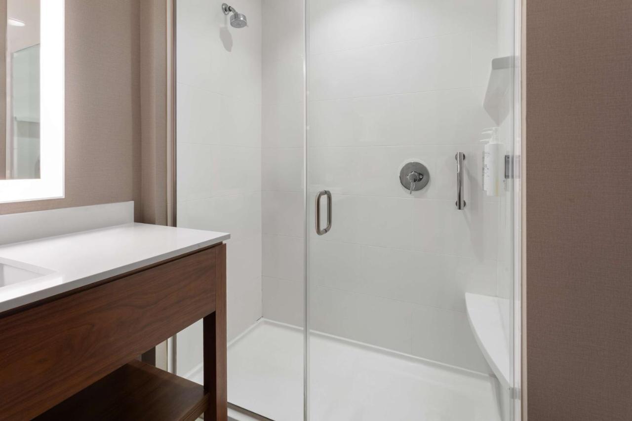 Hampton Inn By Hilton Nashville Airport Century Place Bagian luar foto