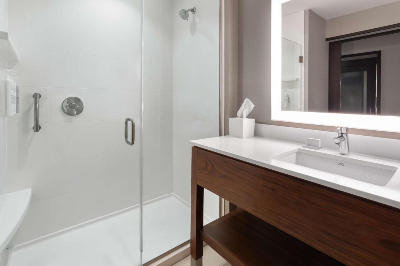Hampton Inn By Hilton Nashville Airport Century Place Bagian luar foto