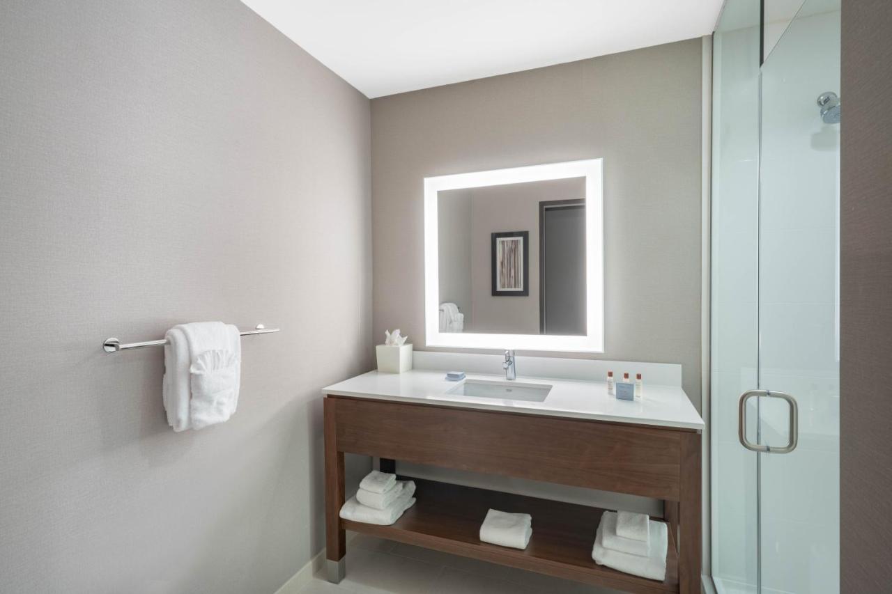 Hampton Inn By Hilton Nashville Airport Century Place Bagian luar foto